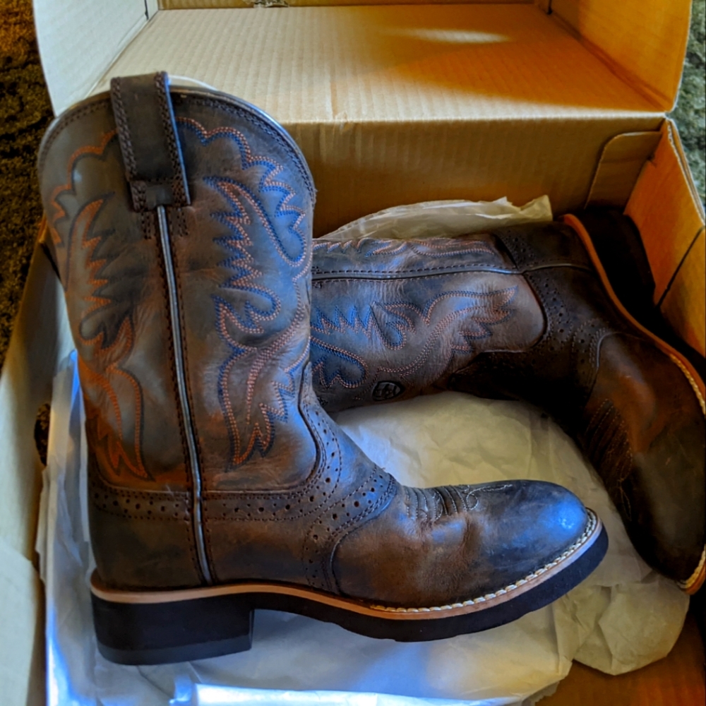 Little boys size 1 Ariat cowboy boots